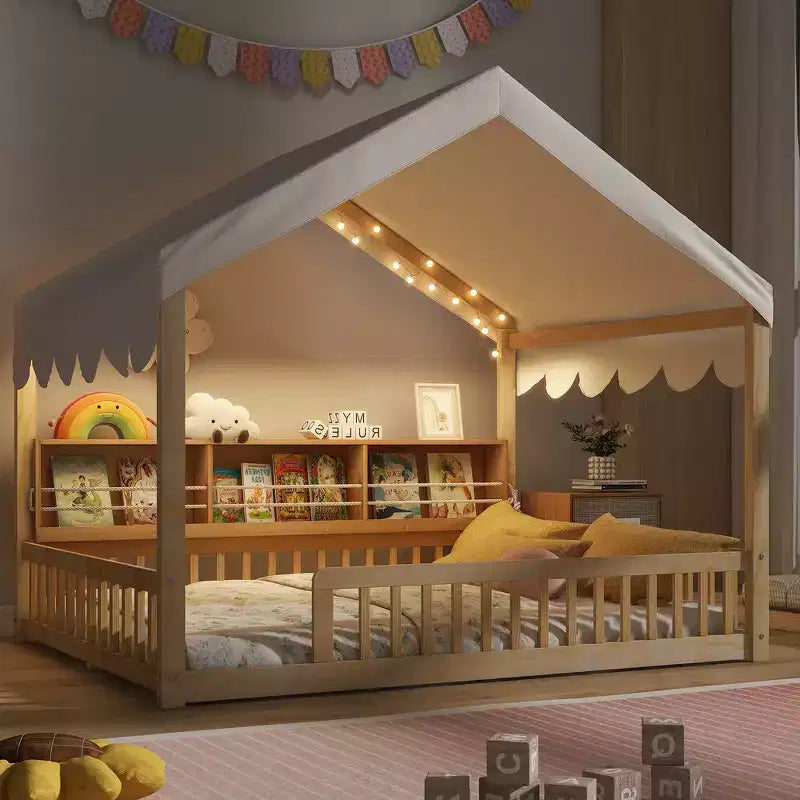 Cadre de lit en bois pleine taille au ras du sol, lit de repos en forme de maison avec clôture, 3 étagères de rangement, rideau