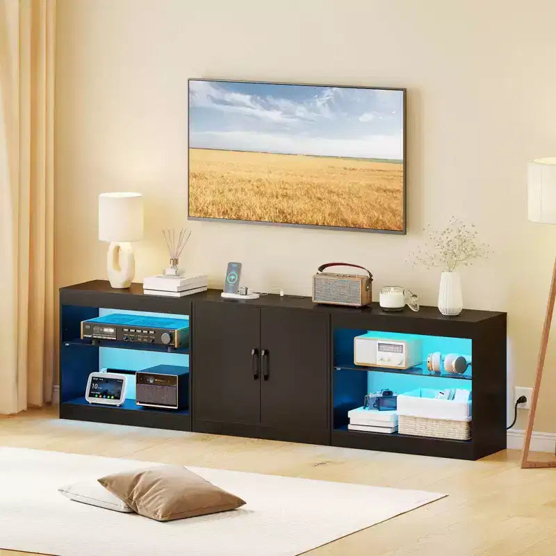 Meuble TV avec prises de courant, lumières LED réglables, meuble de rangement pour TV jusqu'à 85 pouces, noir/blanc