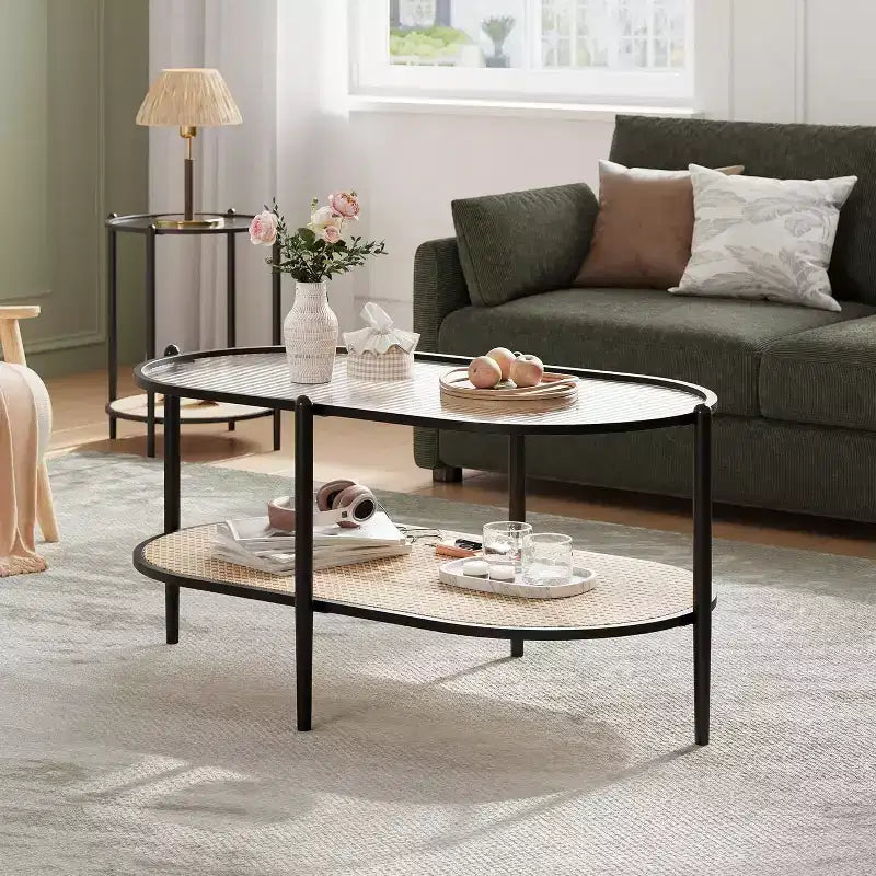 Table basse bohème en rotin avec plateau en verre, Table d'appoint ovale à 2 niveaux avec cadre en métal et étagère de rangement inférieure, Table d'appoint rustique de style ferme pour salon