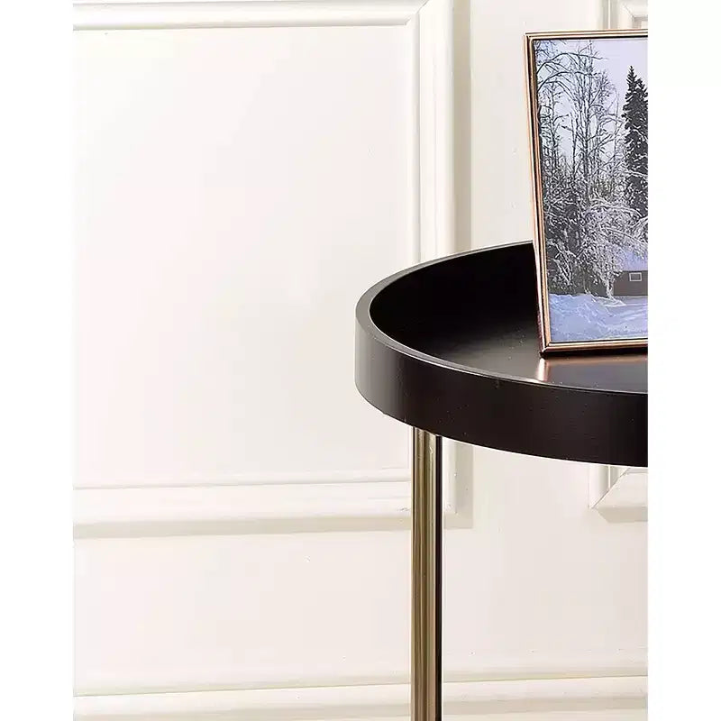 Table d'appoint à rebord de style Mid-Century de 21,75 po