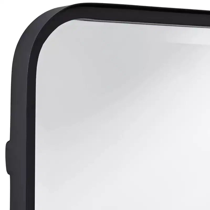 Miroir mural rectangulaire moderne biseauté à bords arrondis en fer noir de 24 pouces de large Liguria pour salle de bain, chambre, salon, entrée